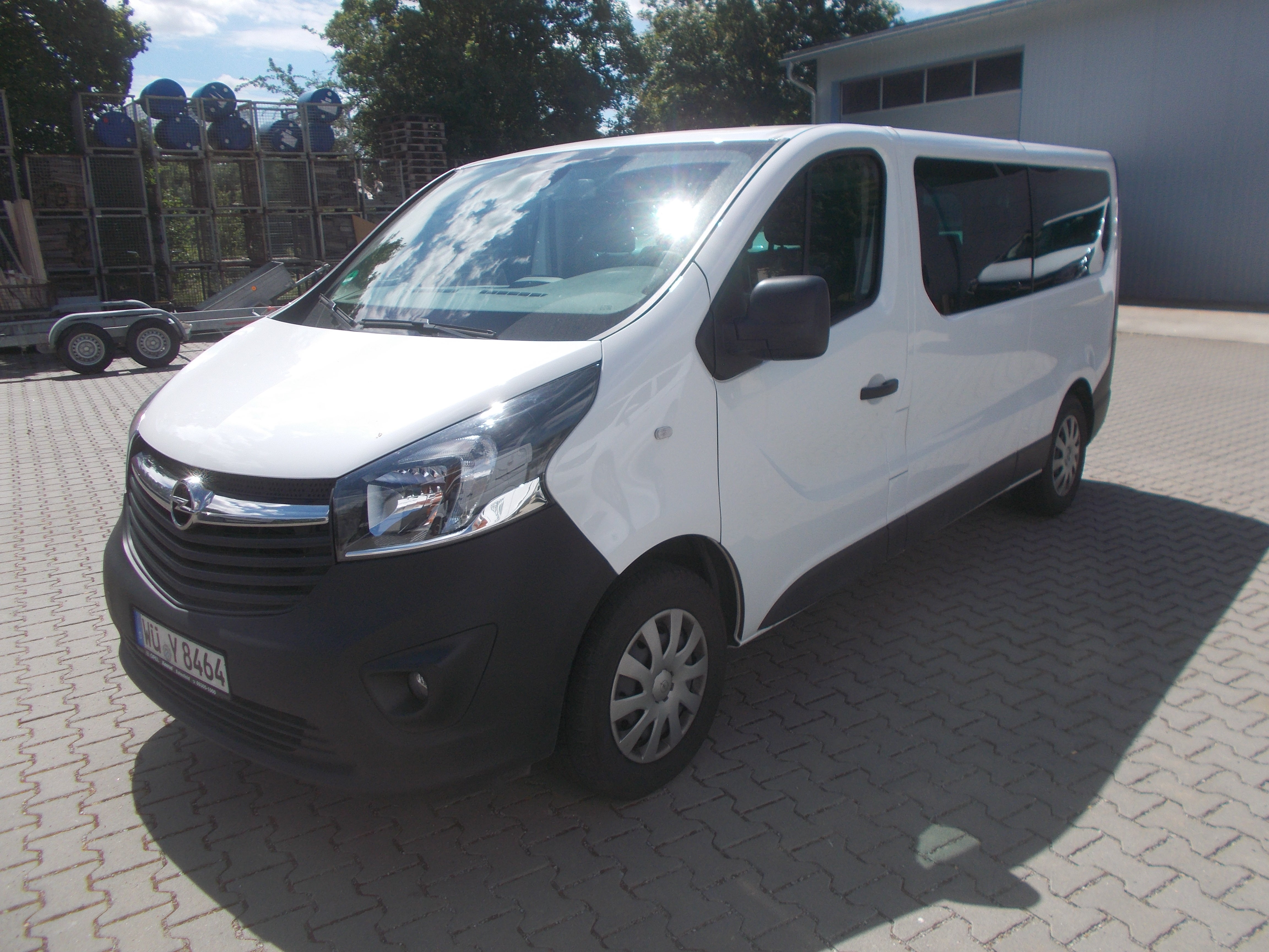 Opel Vivaro Kleinbus 9 Sitzer – 2