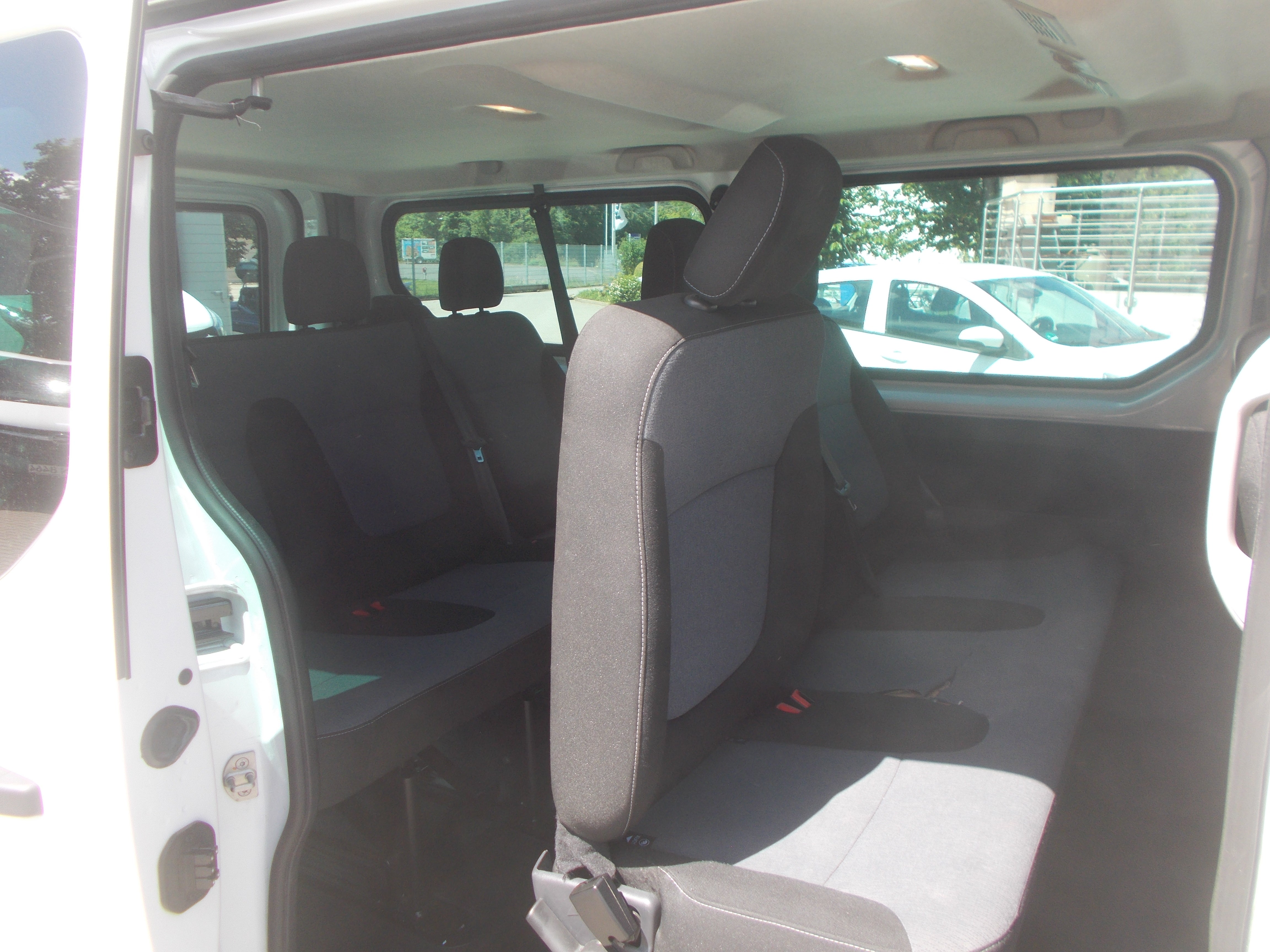 Opel Vivaro Kleinbus 9 Sitzer – 4