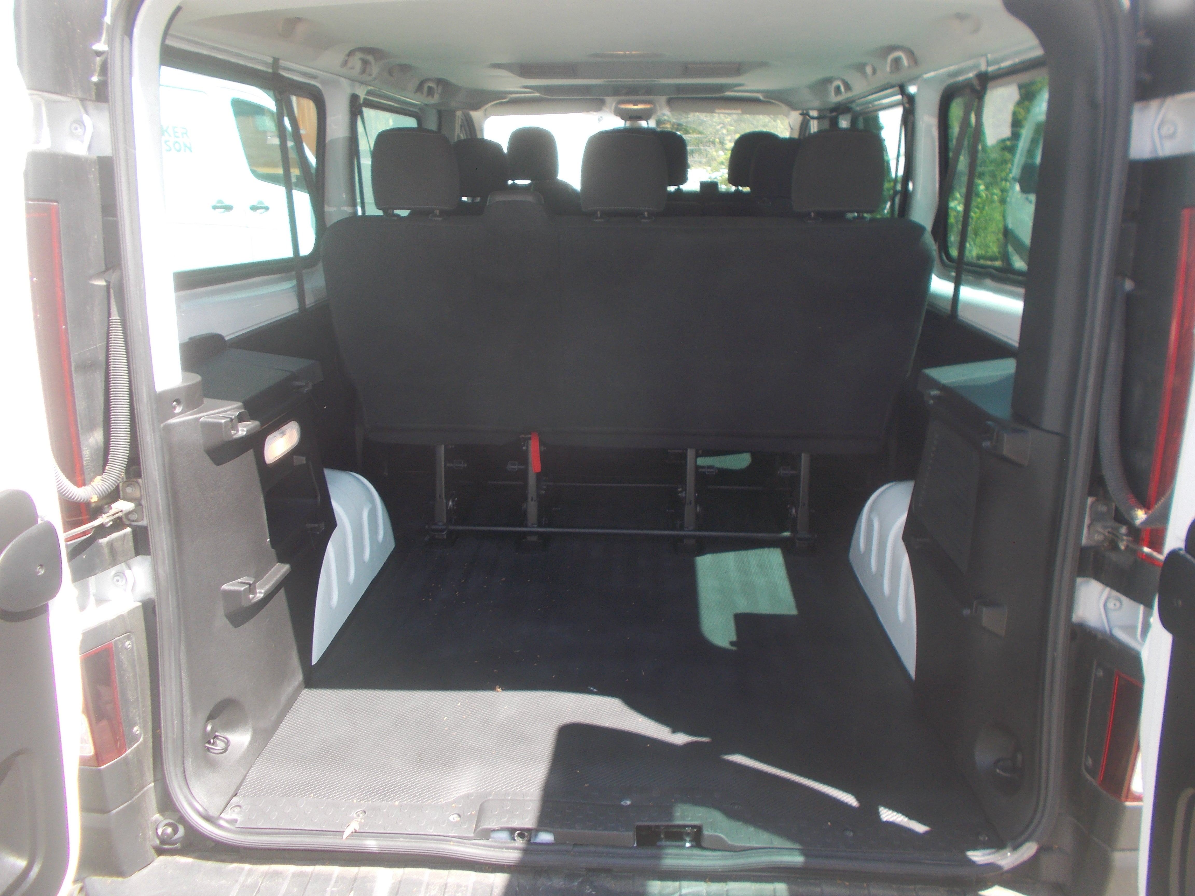 Opel Vivaro Kleinbus 9 Sitzer – 3