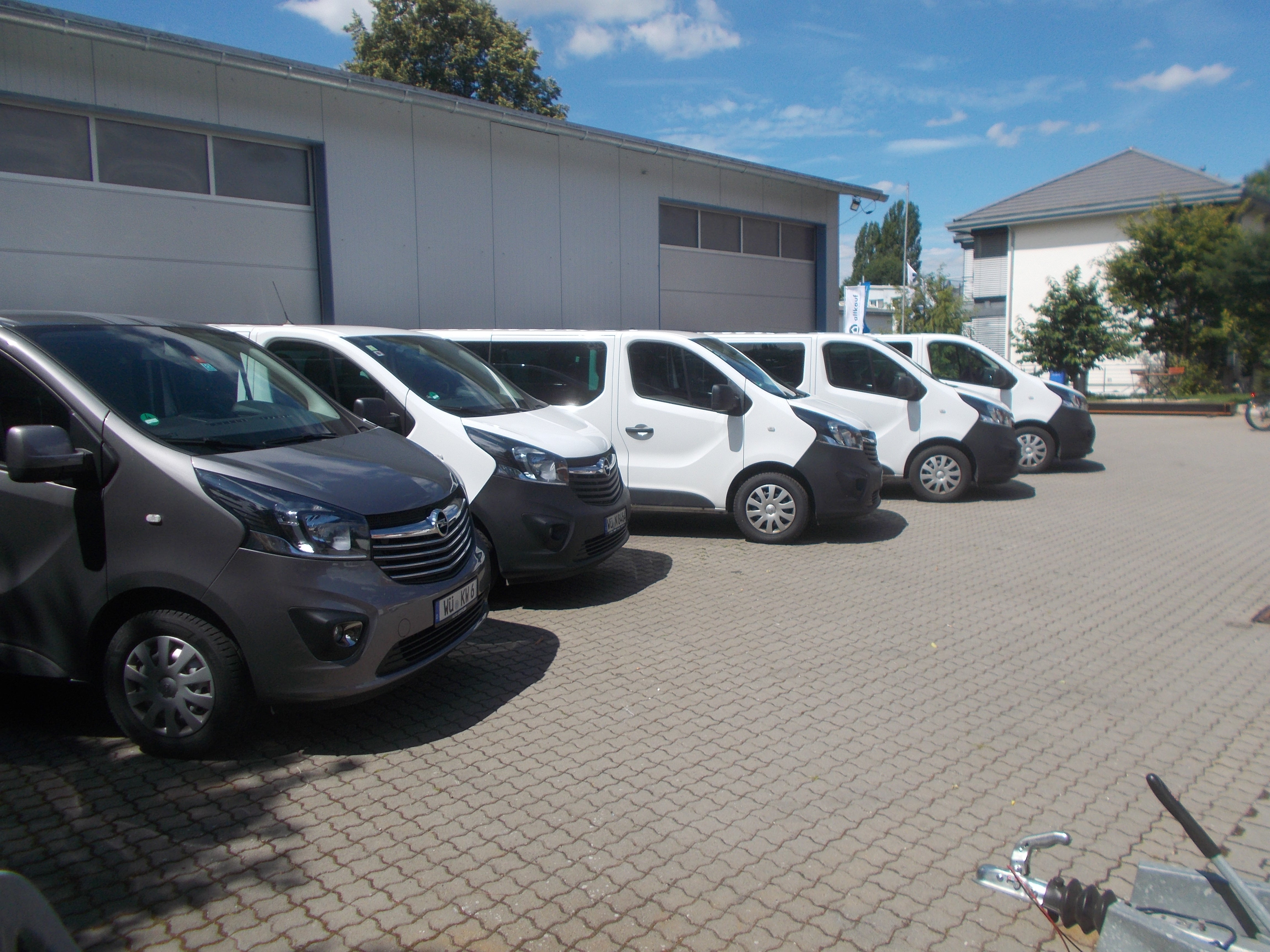 Opel Vivaro Kleinbus 9 Sitzer