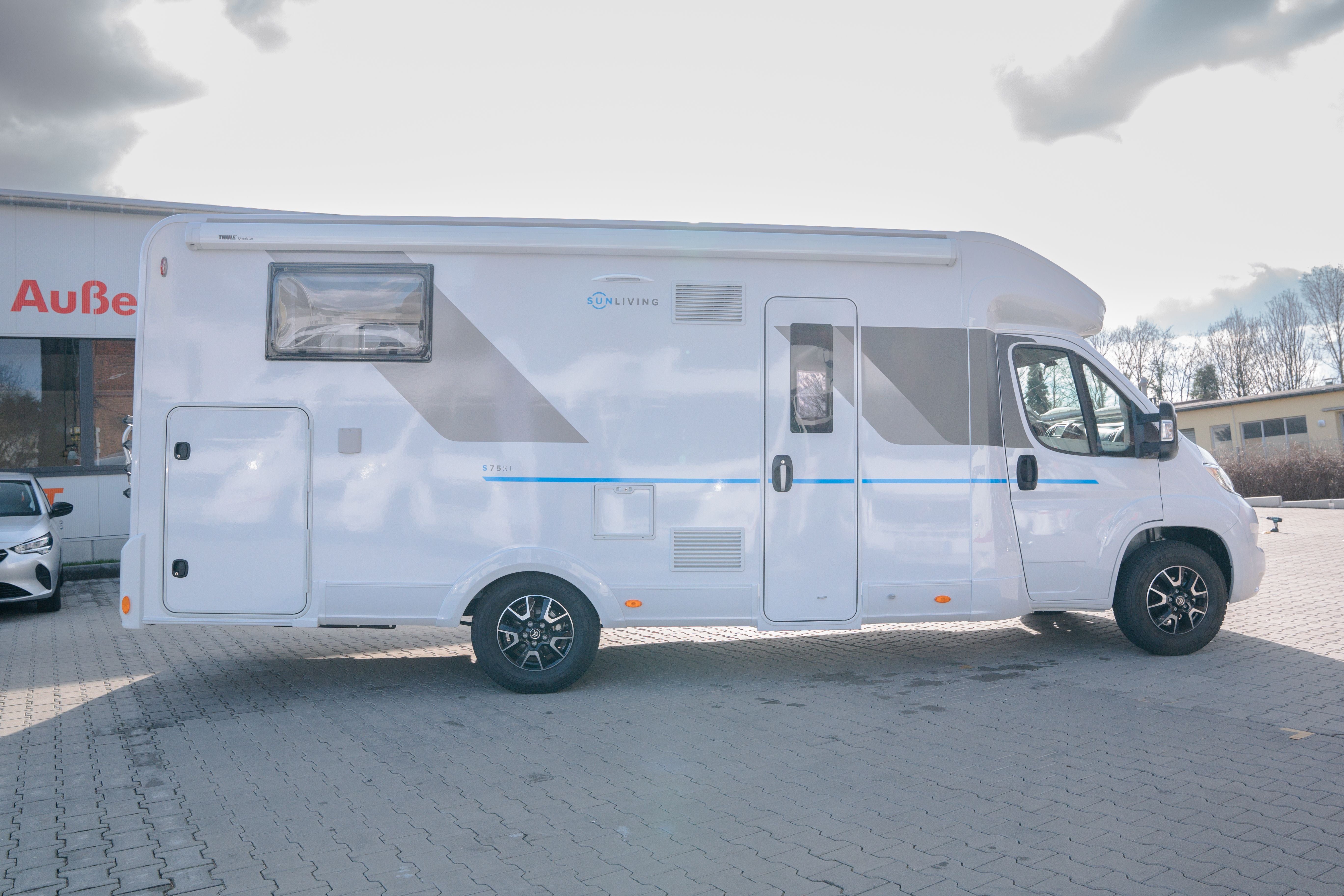 Teilintegriertes Wohnmobil 4 Schlafplätze – 2