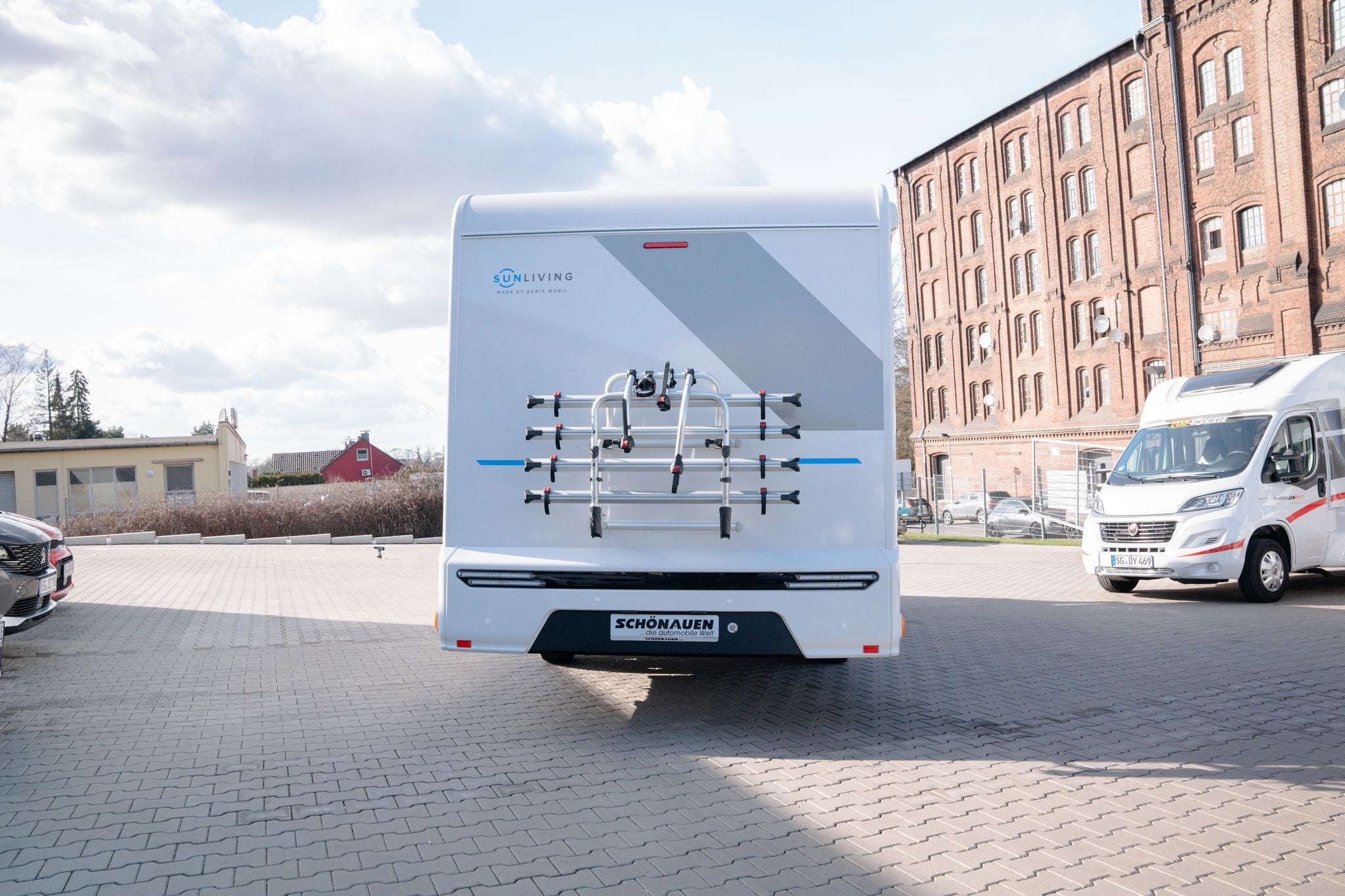 Teilintegriertes Wohnmobil 4 Schlafplätze – 3