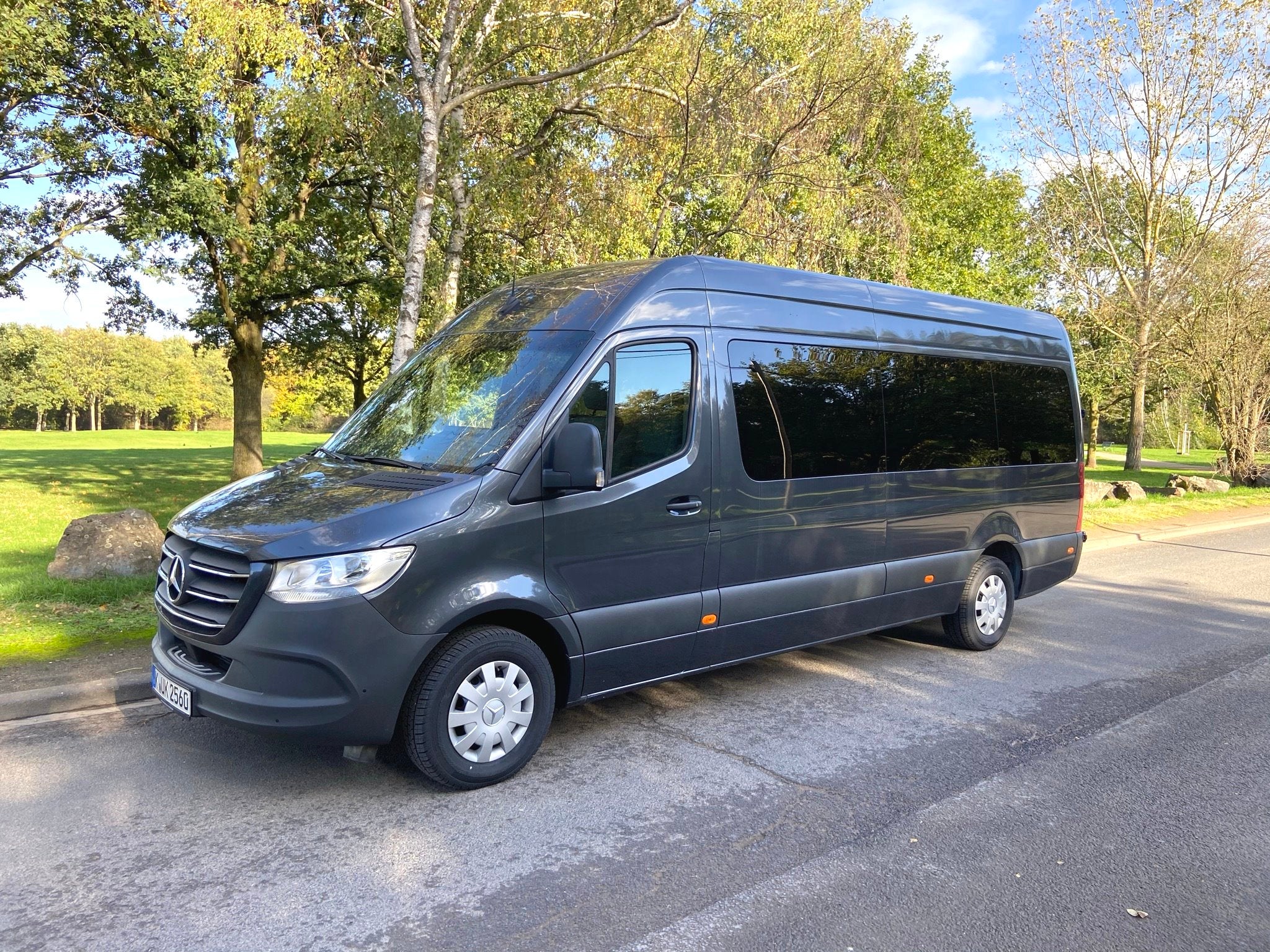 TOP - 9-Sitzer Bus XXL mit bis zu 2,50m Ladefläche