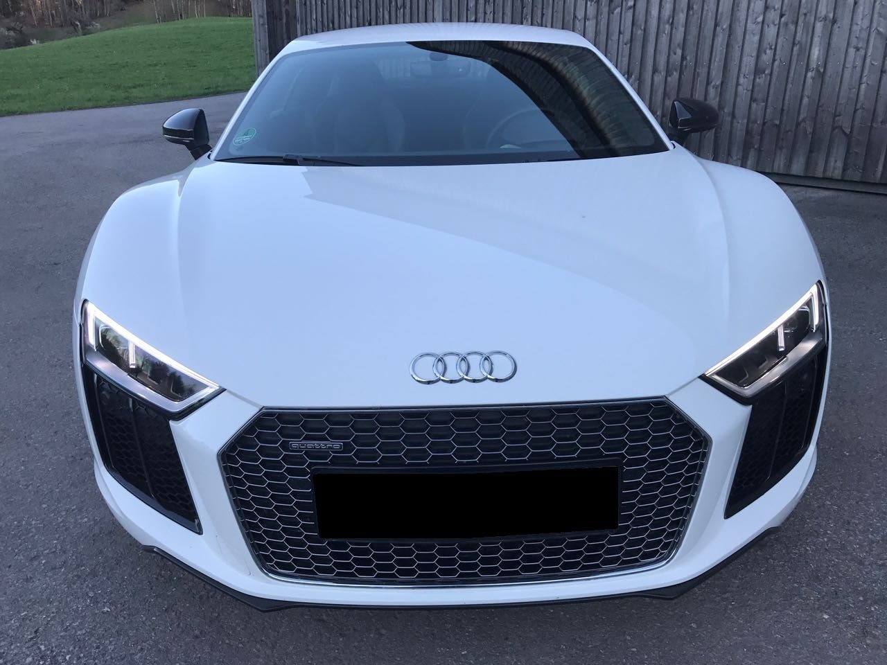 Audi R8 V10 Plus (610 PS) mieten bei Prestige-Gallery