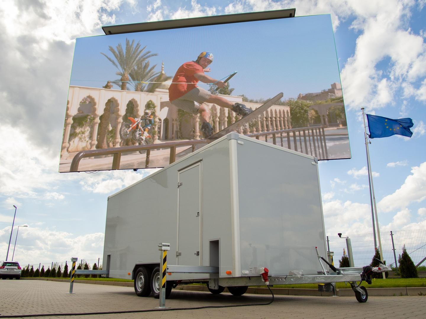 21m² LED Box Trailer 6,00m x 3,50m mieten in Hamburg Billbrook