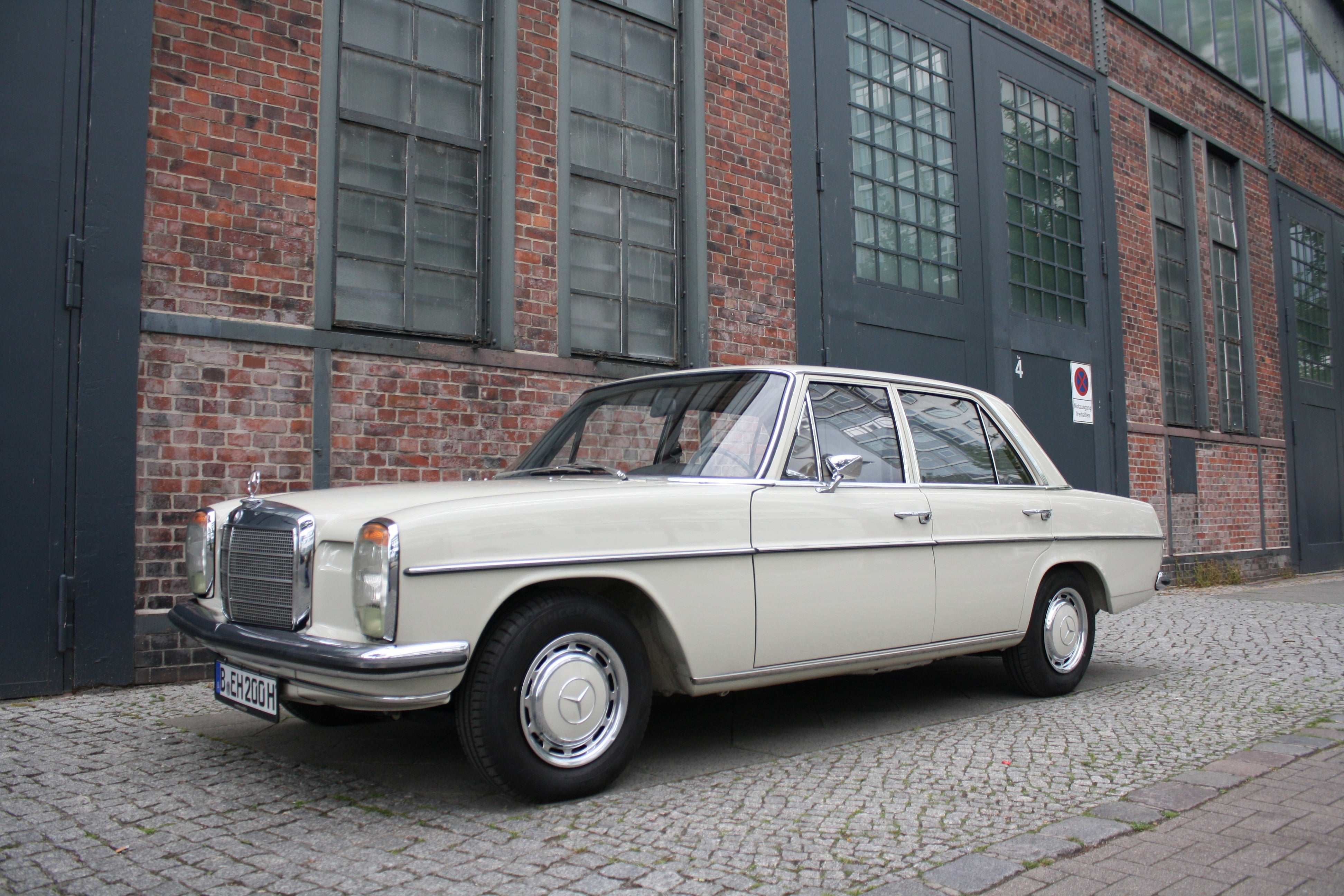 Oldtimer Mercedes 200 – 4
