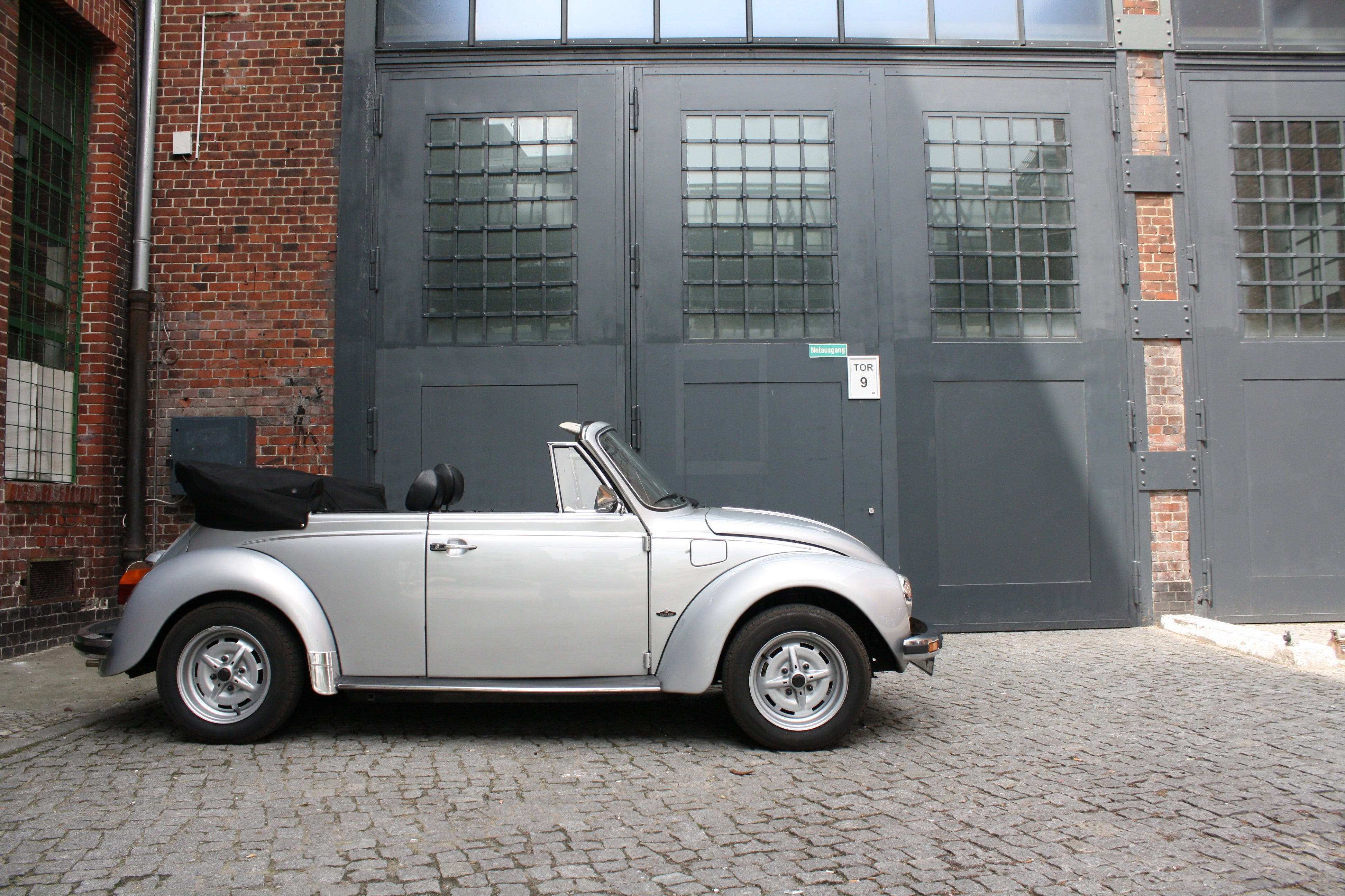 Oldtimer VW Käfer 1303 LS Cabrio – 3