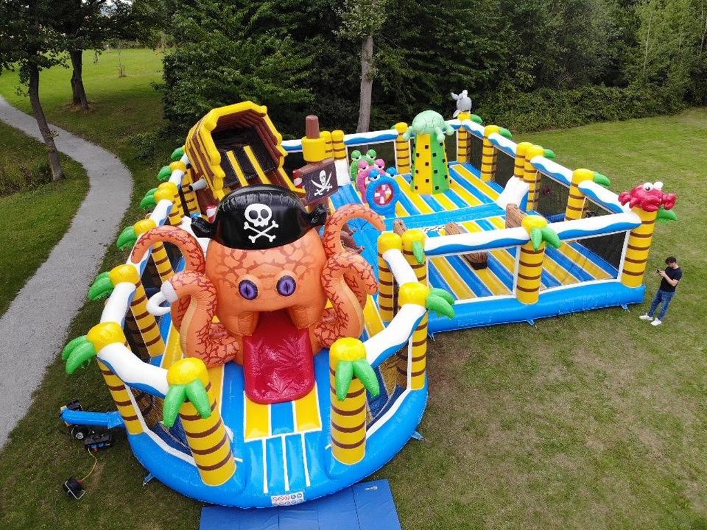 Mega Hüpflandschaft "Kraken" mieten in Hünfelden