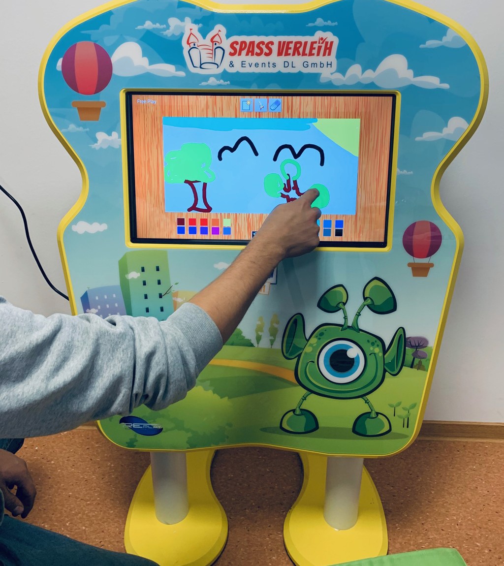 Interaktive Spielewand für Kinder mieten in Hünfelden – 3