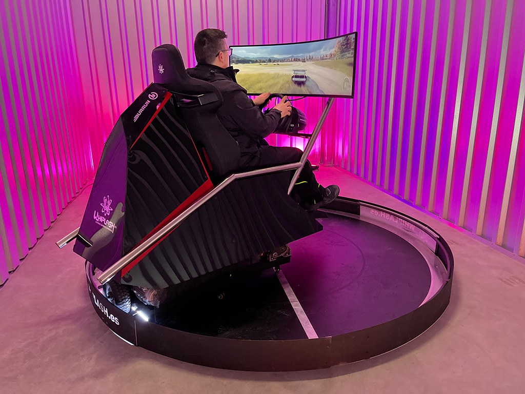Simulator "Super Drift & Race" mieten in Koblenz – aufs Wasser