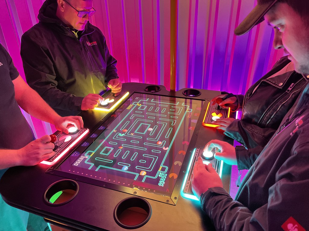 PAC-MAN Battle Royale Chompionship mieten in Koblenz – Mietartikel – 3