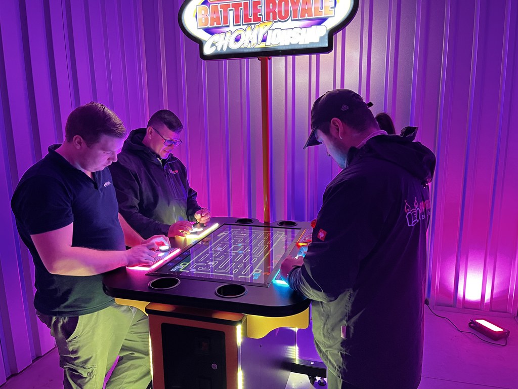 PAC-MAN Battle Royale Chompionship mieten in Koblenz – Mietartikel