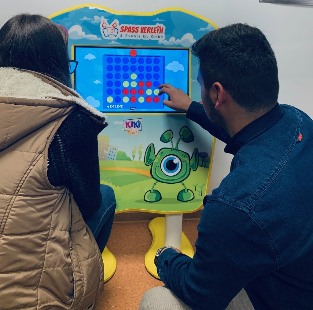 Interaktive Spielewand für Kinder mieten in Hünfelden – 2