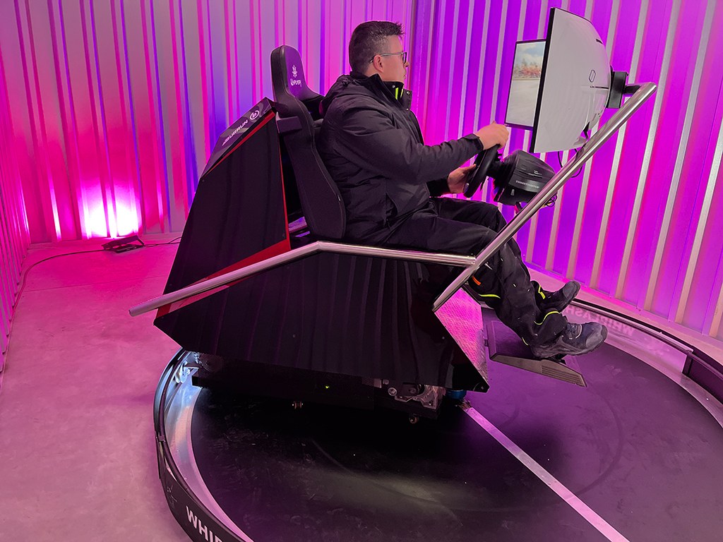 Simulator "Super Drift & Race" mieten in Koblenz – aufs Wasser – 2