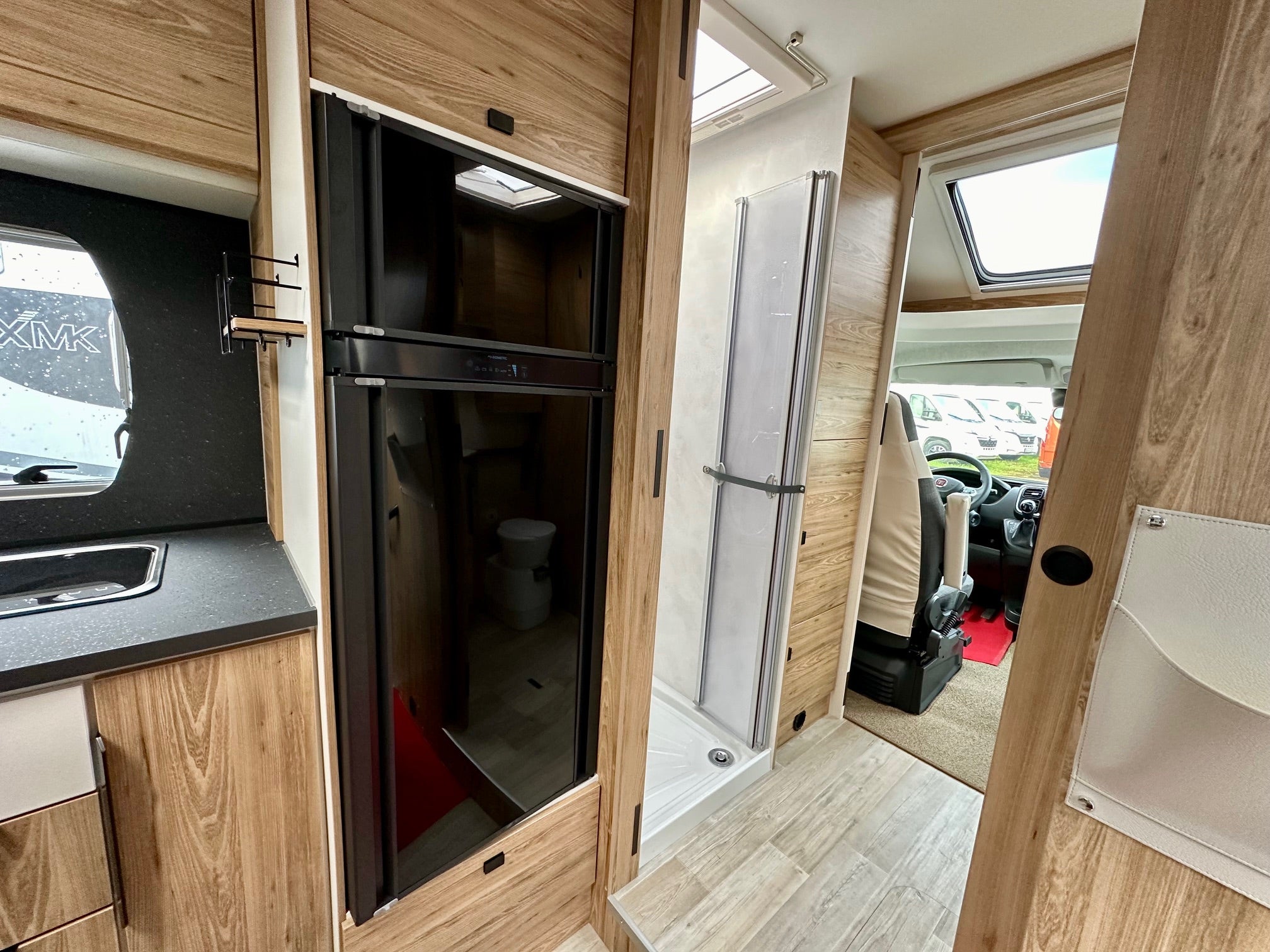 geräumiges Wohnmobil mit Rundsitzgruppe – 4