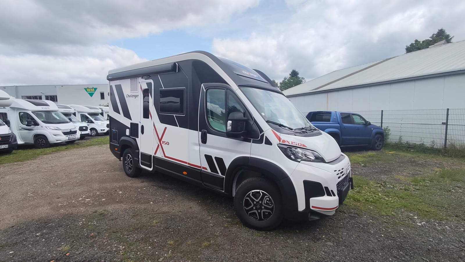 Ultrakompaktes Wohnmobil 6m - Kompaktheit eines Vans, großes Badezimmer