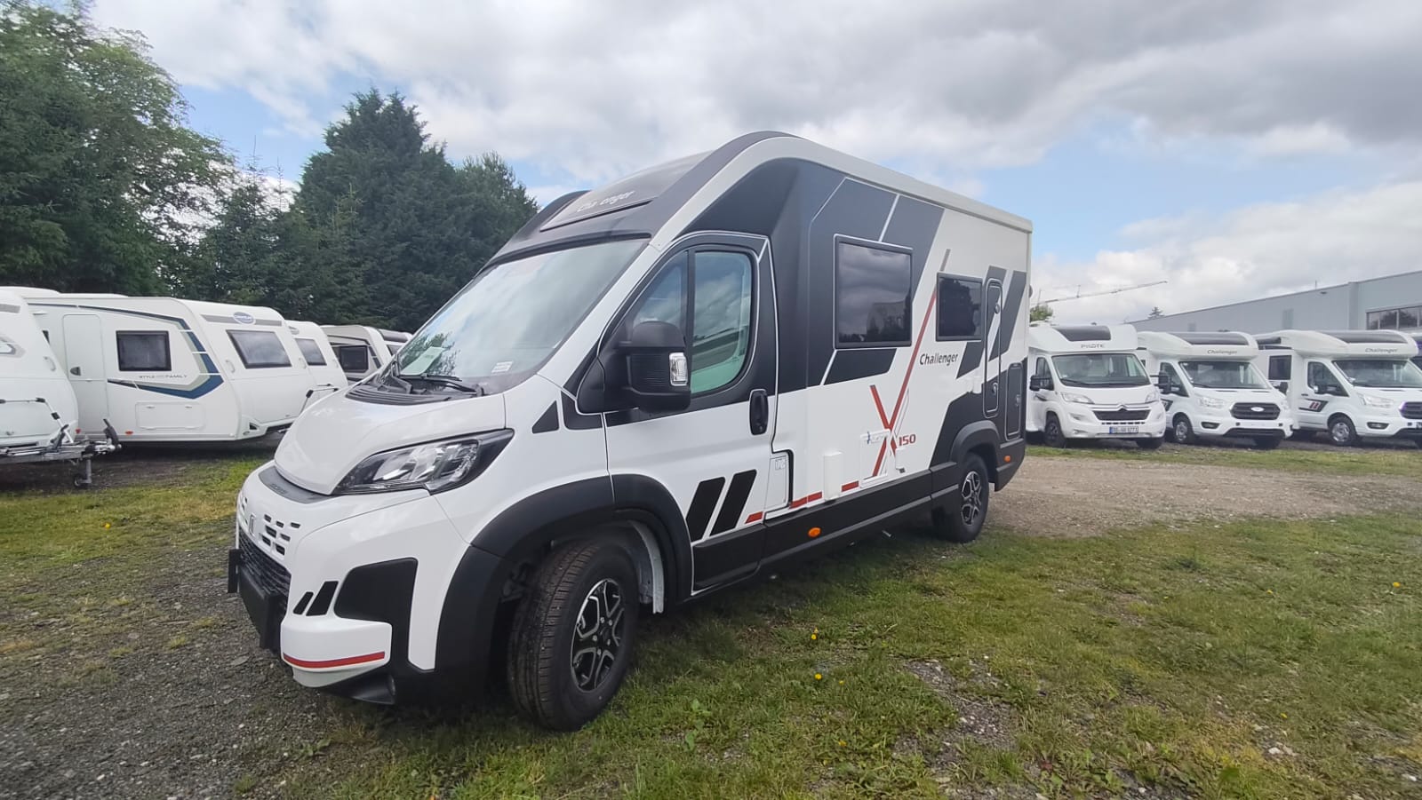 Ultrakompaktes Wohnmobil 6m - Kompaktheit eines Vans, großes Badezimmer – 4