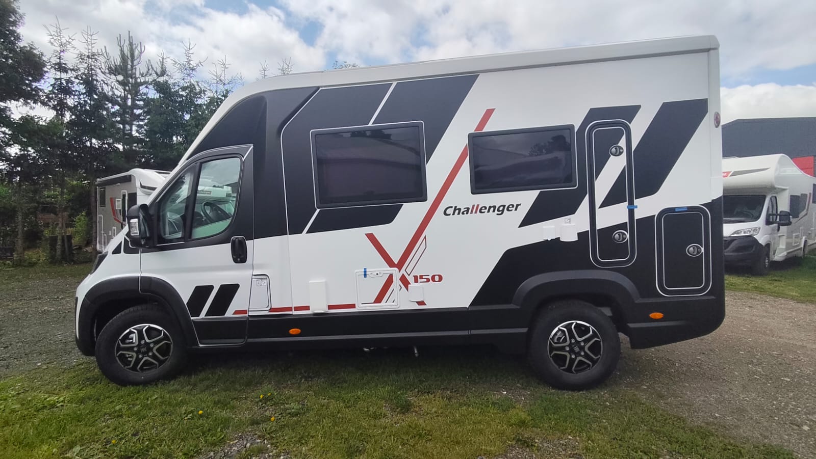 Ultrakompaktes Wohnmobil 6m - Kompaktheit eines Vans, großes Badezimmer – 3