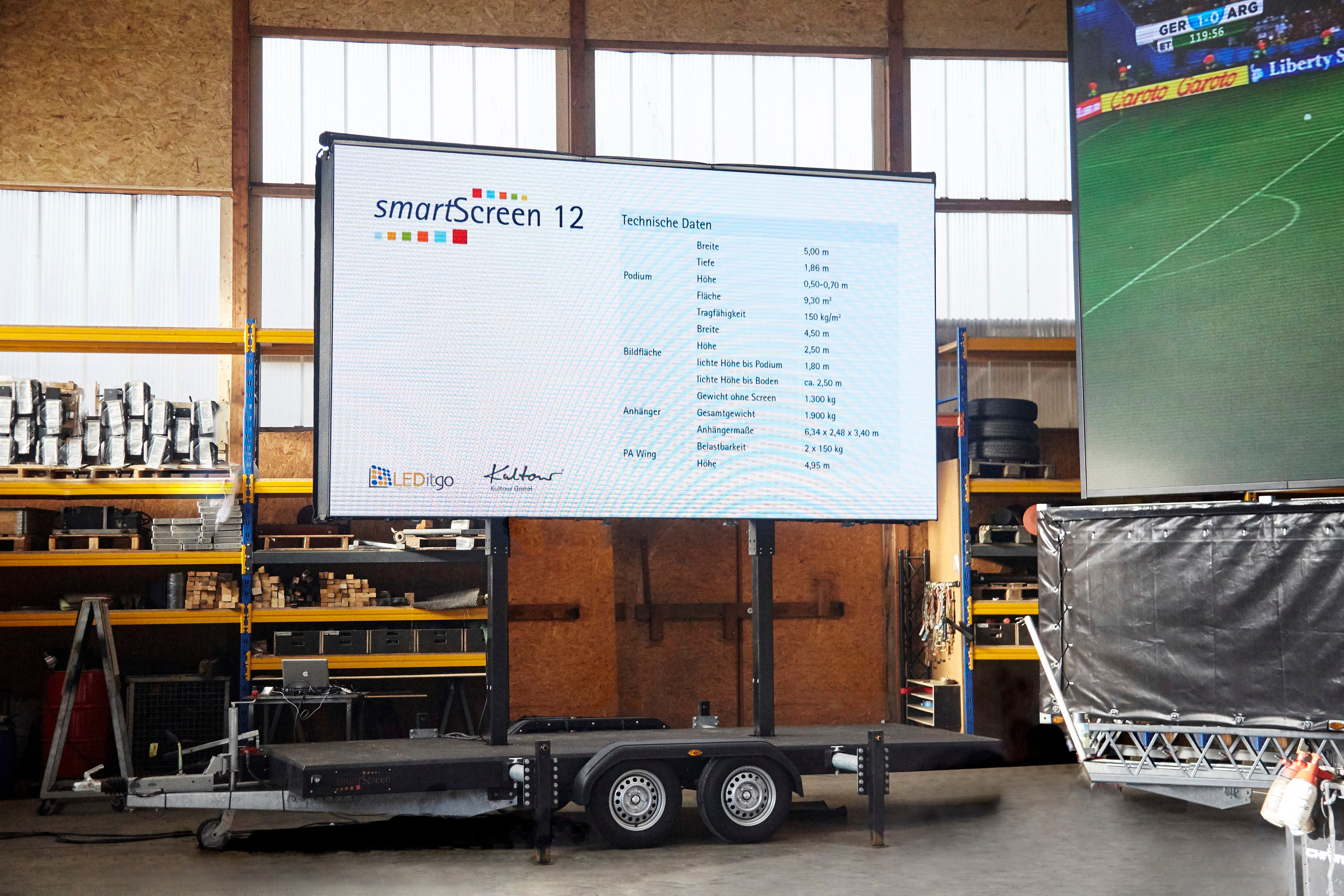 LED-Mobil/-Anhänger 11m² mit 4,50 x 2,50m großer hochauflösender 3,9mm PP LEDitgo LED-Wand - ideal für Public Viewing