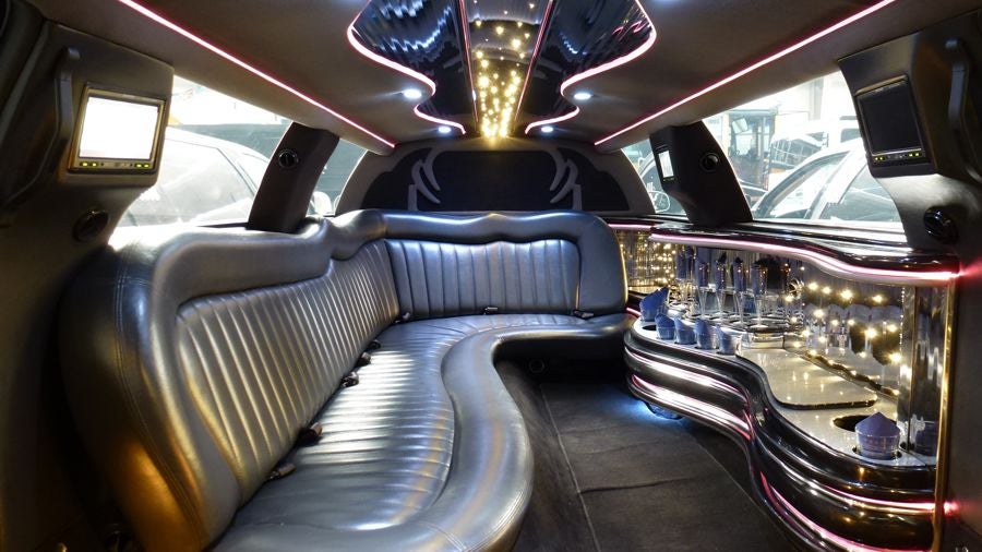 Super-Stretchlimousine als Hochzeitsfahrzeug