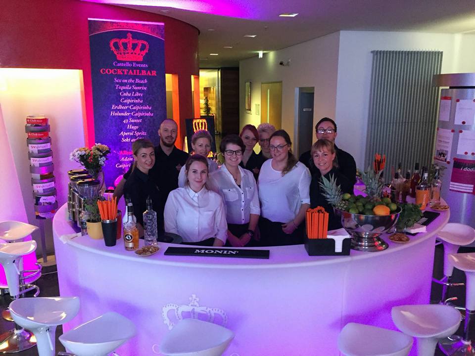 mobile Cocktailbar mieten, Cocktailbar, Bartresen, Barmodul, Kunststofftheke, barkeeper mieten