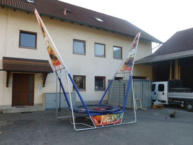 Bungeetrampolin mieten in Moosinning