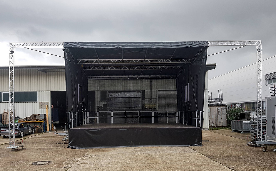 Veranstaltungsbühne SST50h 8,00 x 6,20 m mieten bei Bühnemobil