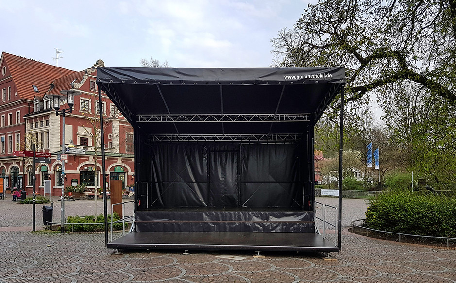 Veranstaltungsbühne SST30s 6,00 x 4,95 m mieten bei Bühnemobil