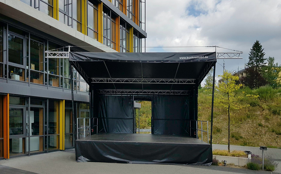 Veranstaltungsbühne SST30 6,00 x 4,95 m mieten bei Bühnemobil