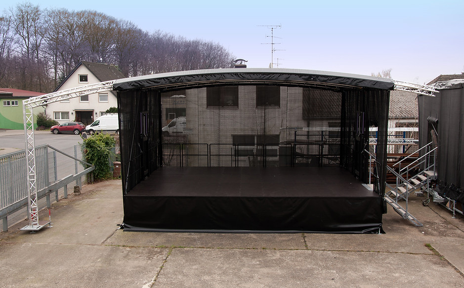 Rundbogenbühne SST51 8,00 x 6,20 m mieten bei Bühnemobil