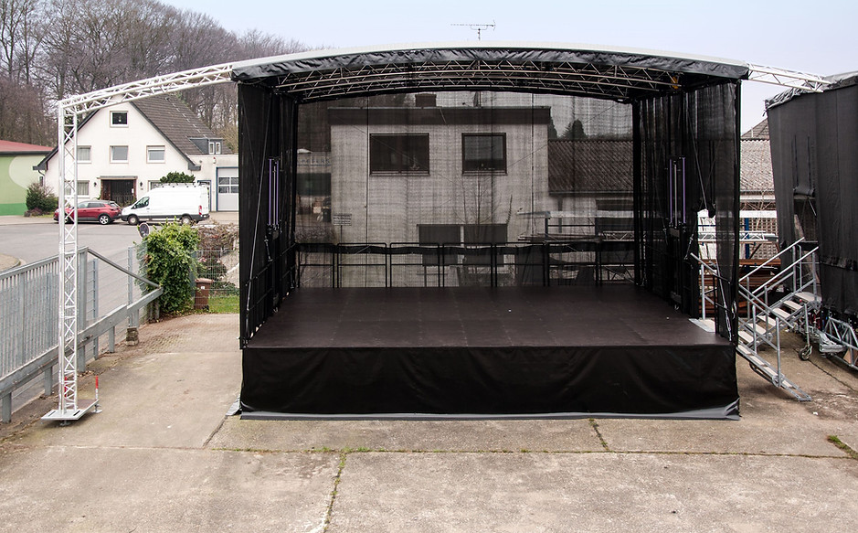 Rundbogenbühne SST51h 8,00 x 6,20 m mieten bei Bühnemobil
