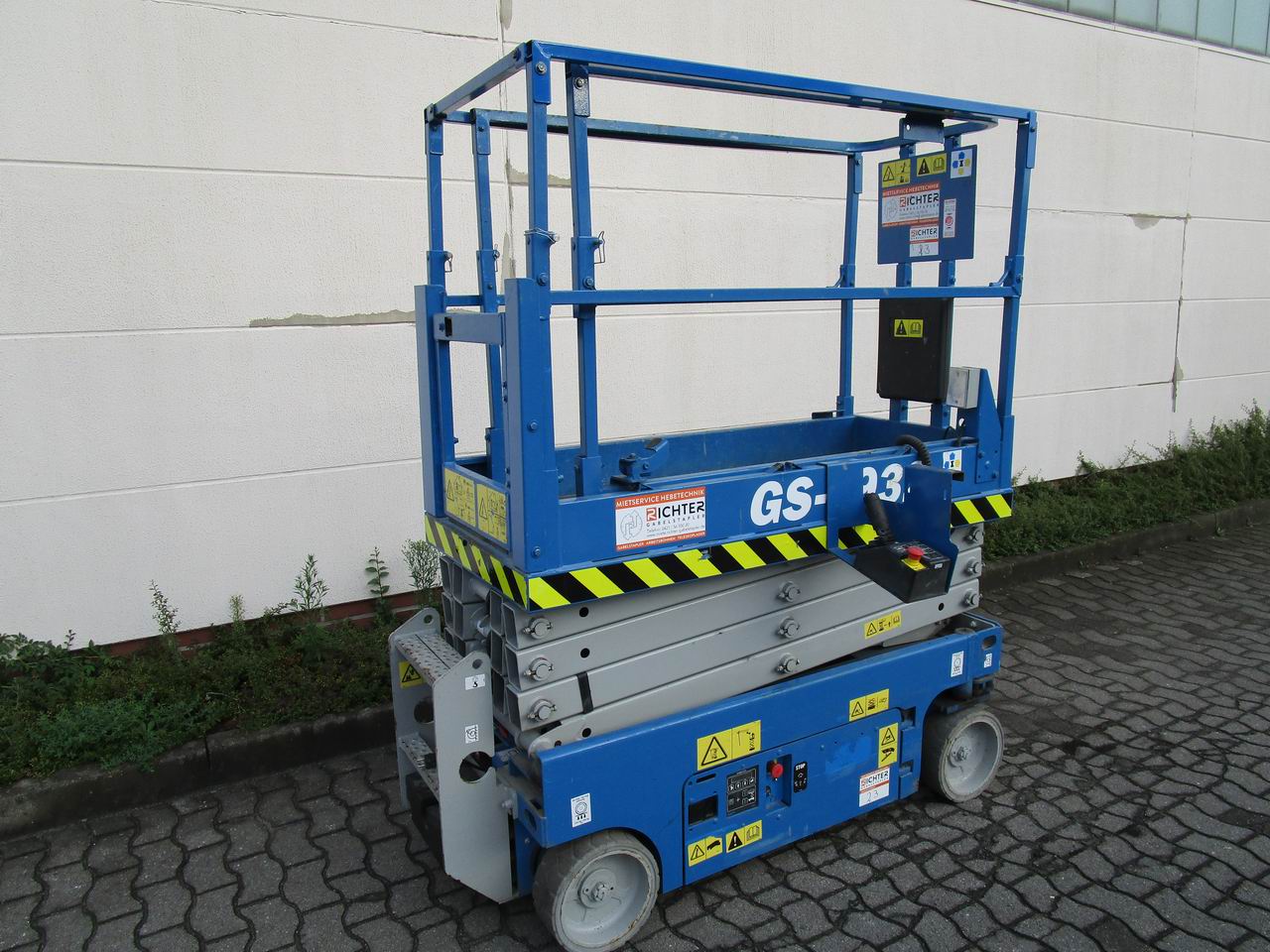 Genie GS 1932 Scherenarbeitsbühne mieten bei Richter Gabelstapler GmbH