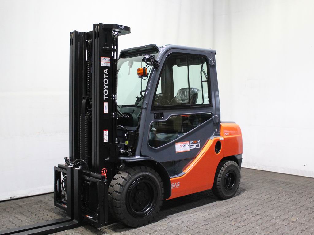 Toyota 02-8 FDF 30 Dieselstapler mieten bei Richter Gabelstapler GmbH