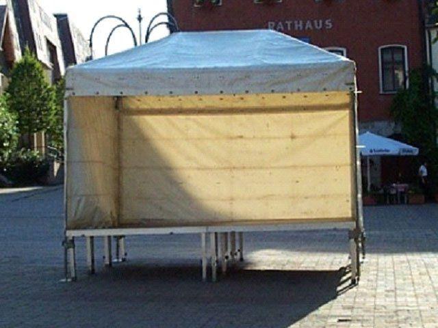 Bühne mit Stahlüberdachung 3 x 4m mieten in Reinstädt