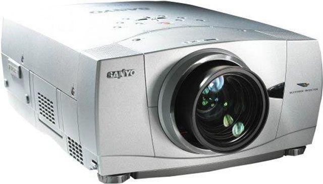 Beamer / Projektor Sanyo PLC XP-56 E mieten in Reinstädt