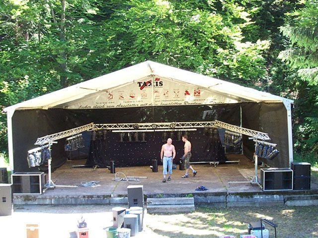 Bühne mit Zeltüberdachung 10 x 15 m mieten in Reinstädt