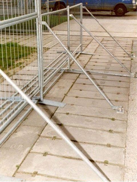 Absperrgitter/Bühnenabsperrung leichter Ausführung mieten in Reinstädt