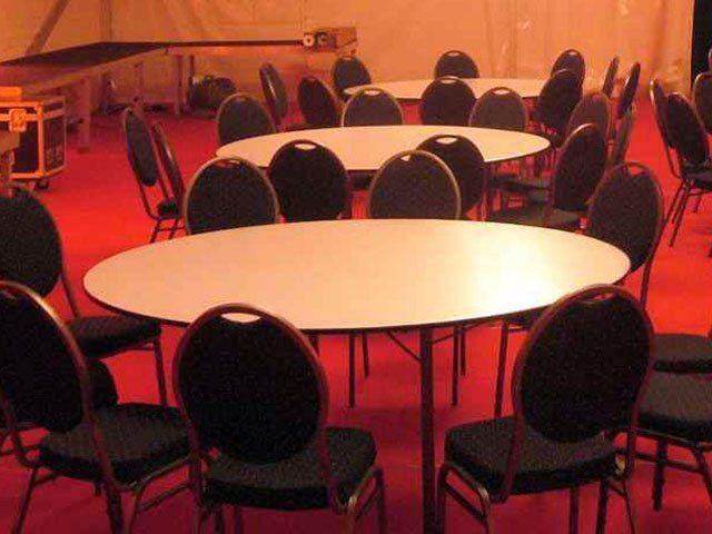 Banketttisch rund 180 cm mieten in Reinstädt