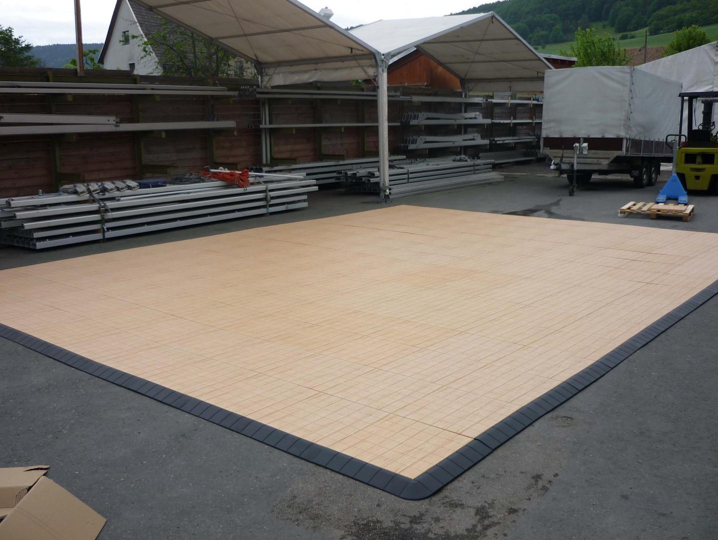 Tanzboden/Tanzfläche aus Kunststoff (Holzoptik) mieten in Reinstädt – 2