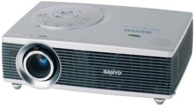 Videoprojektor / Beamer / Sanyo PLC SW-30 mieten in Reinstädt