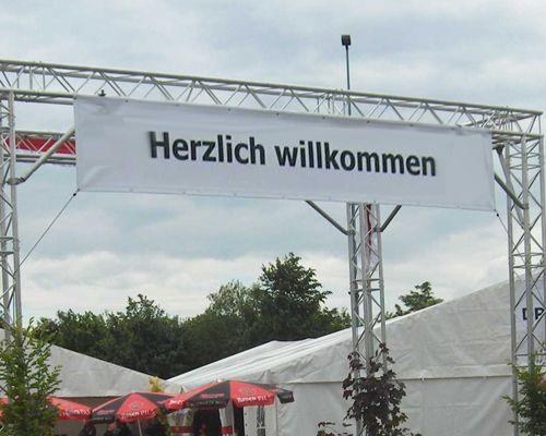 "Herzlich Willkommen"- Plane für Eventdekoration mieten in Reinstädt