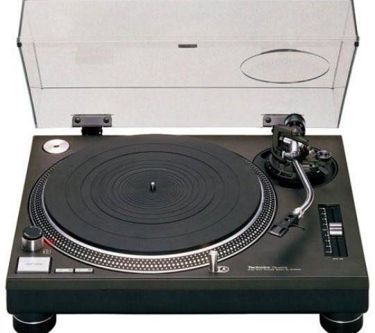 Turntable - Plattenspieler mieten in Reinstädt