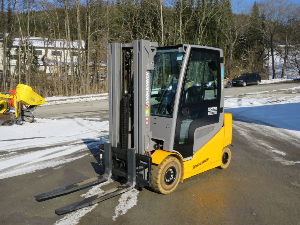 Jungheinrich EFG 425 Elektro 4 Rad-Stapler mieten