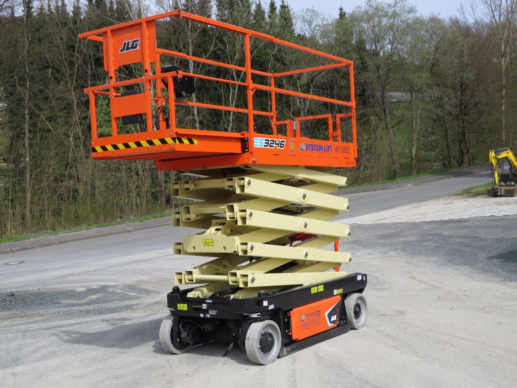 JLG 3246ES Scherenarbeitsbühne mieten bei Wilmes Mietservice Inh. Andreas-Josef Wilmes e.K.