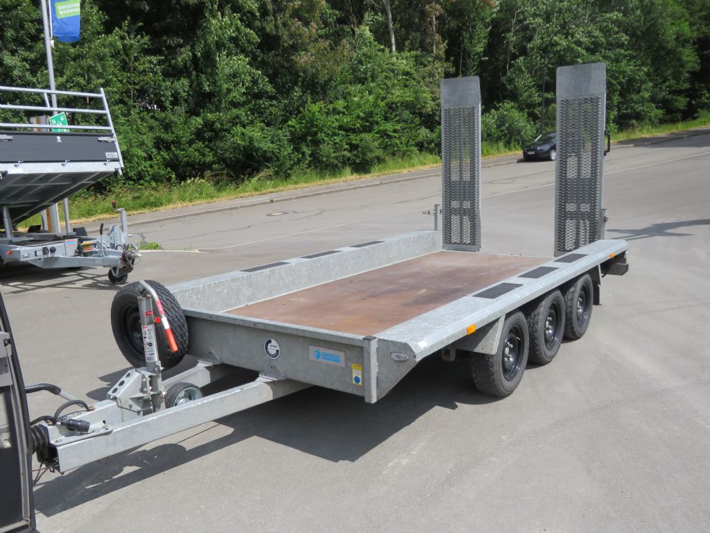 Hapert Indigo LF-3 Baumaschinentransporter Industrieanhänger mieten