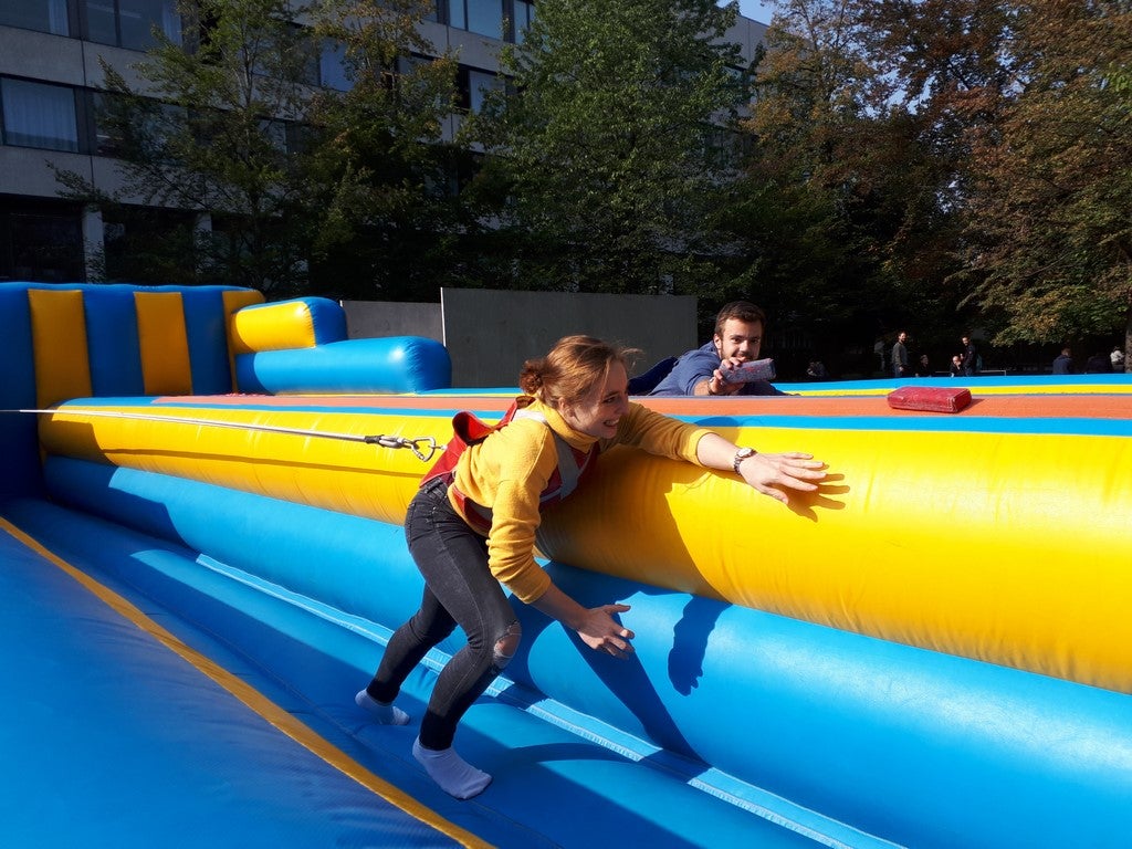 Bungee Run mieten - Klettverschluss-Wettlaufbahn für Events – 4