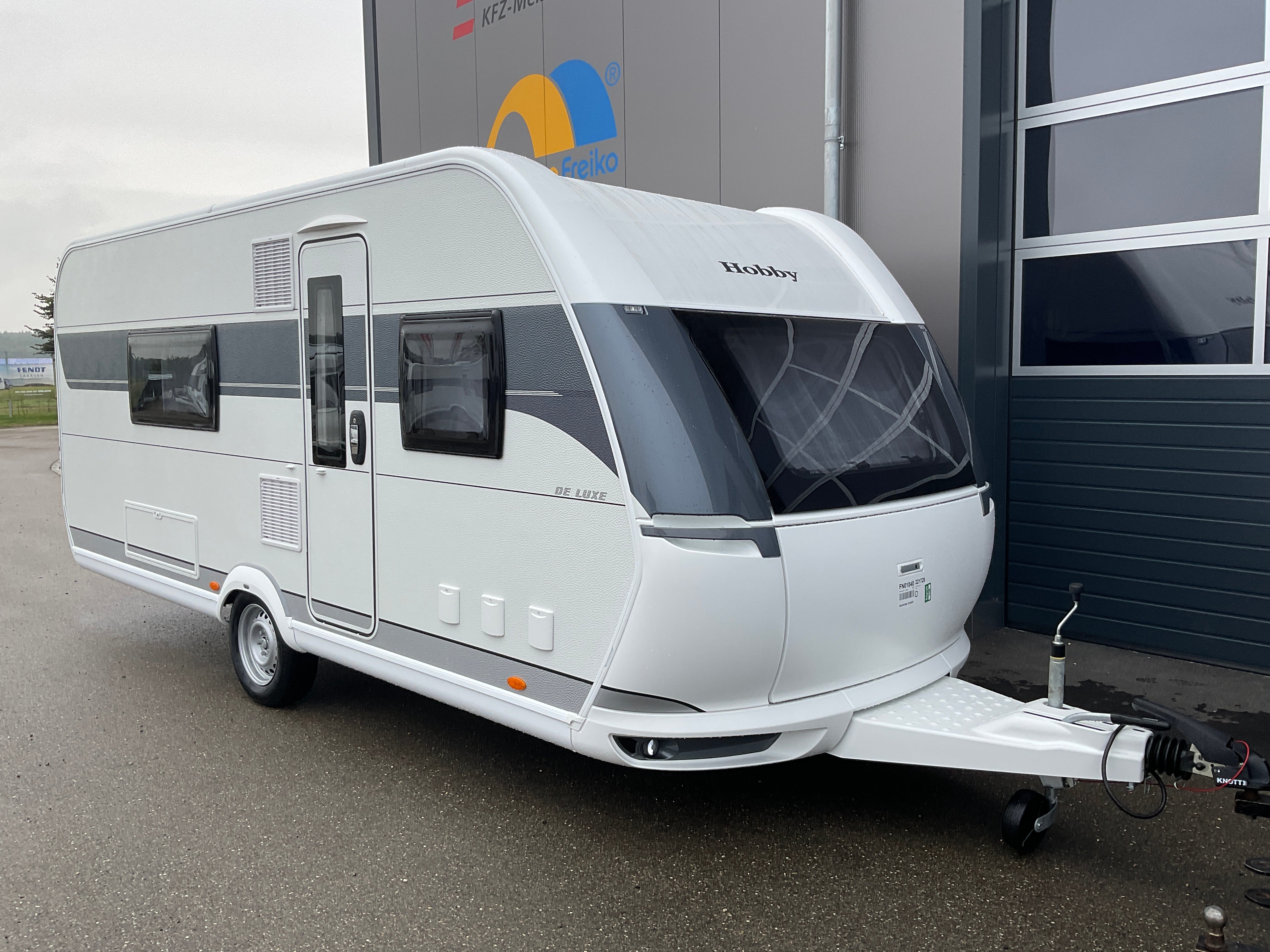 Hobby Wohnwagen 495 WFB De Luxe mit Heckbad und separater Dusche