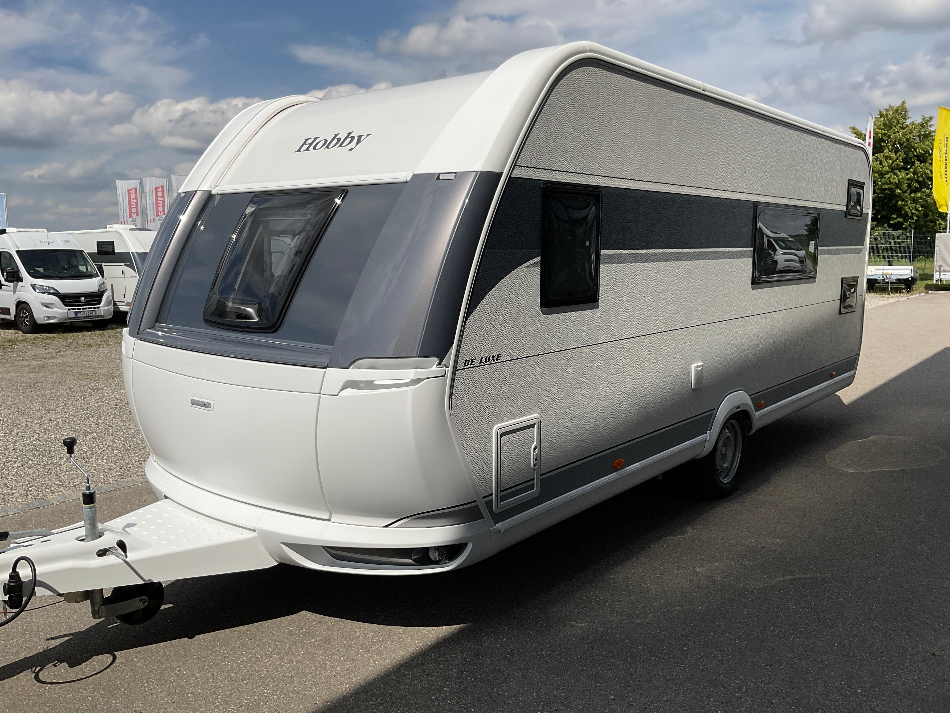 Hobby 540 KMFe De Luxe mit französischem Doppelbett und Stockbett – 3