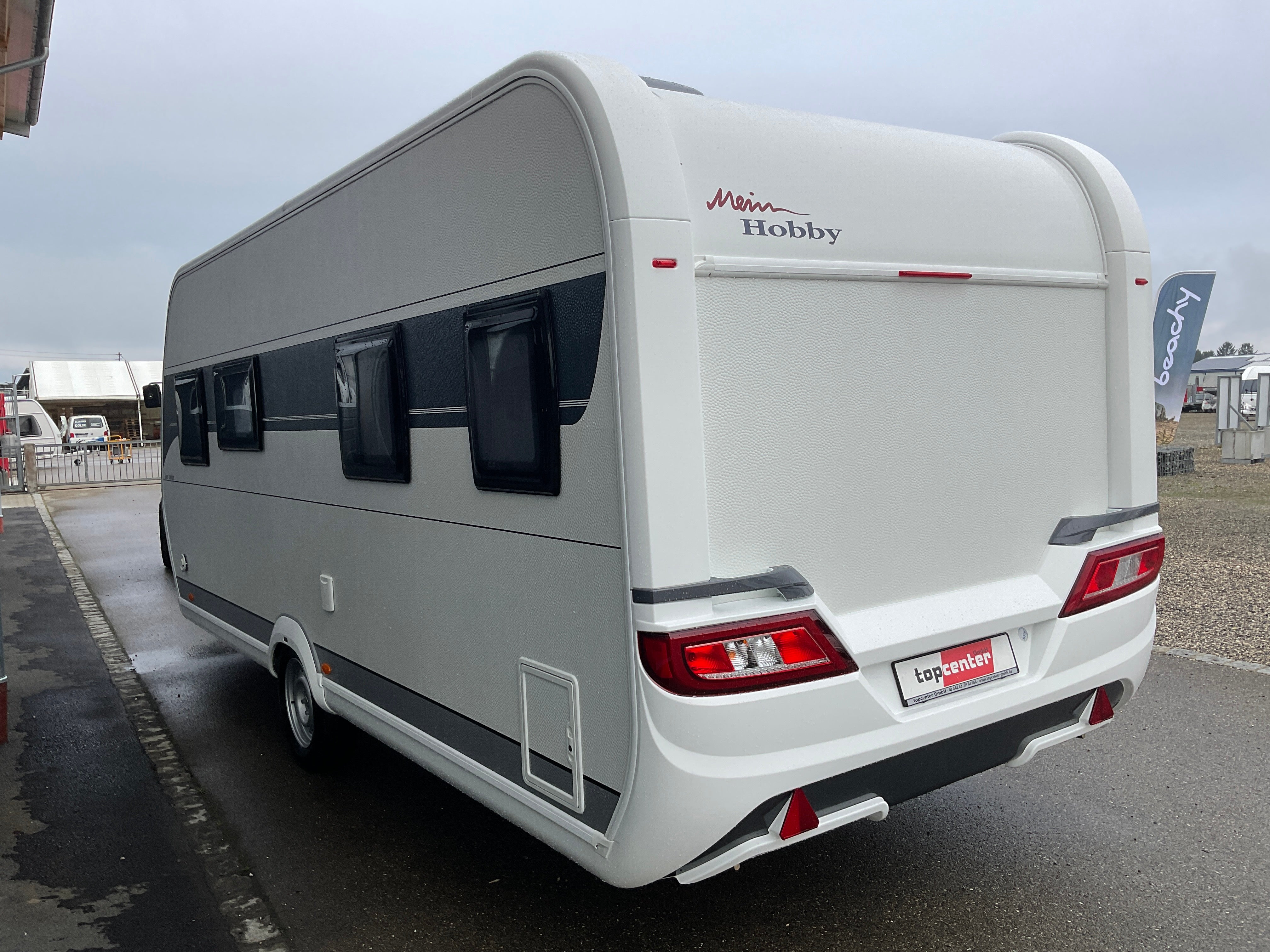 Hobby Wohnwagen 495 WFB De Luxe mit Heckbad und separater Dusche – 3