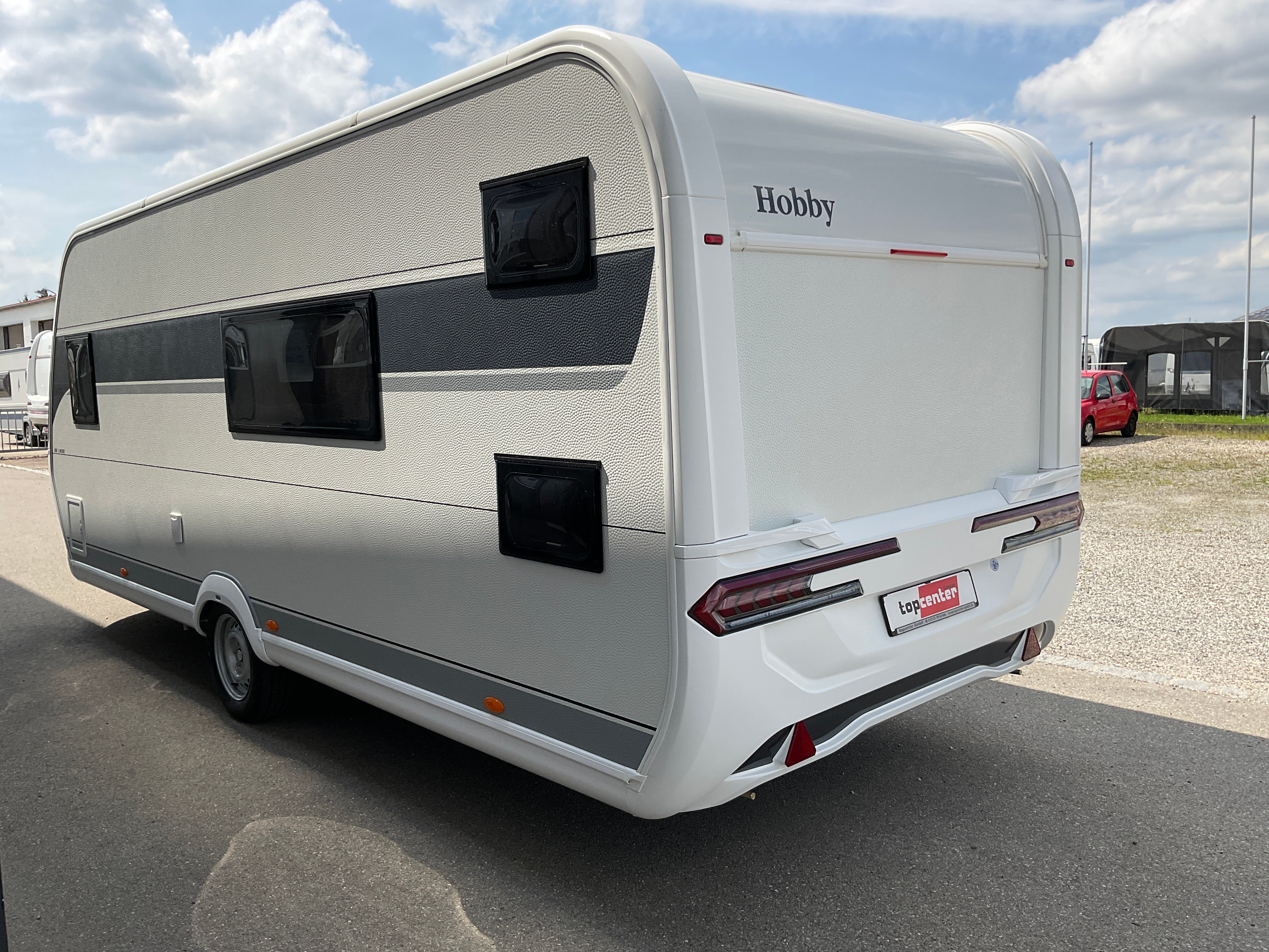 Hobby 540 KMFe De Luxe mit französischem Doppelbett und Stockbett – 2
